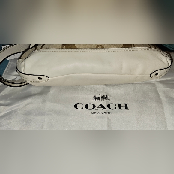Coach# 19731 Park signature duffle bag purse, with duster bag. - Picture 7 of 8